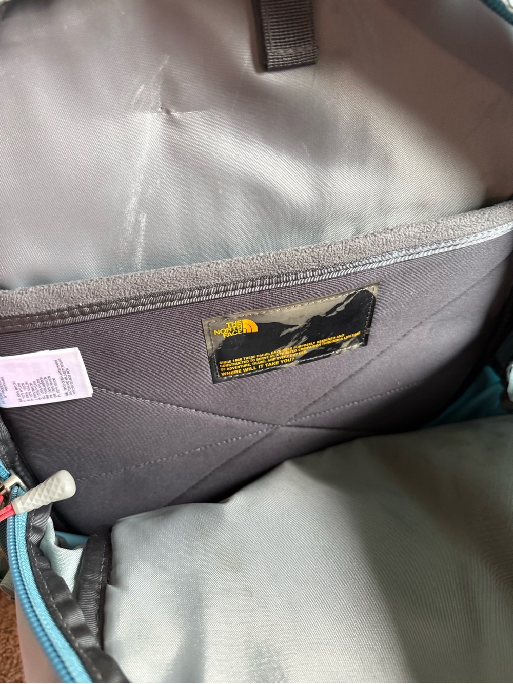 The North Face Borealis Teal Backpack with pink red accent - Picture 5 of 7